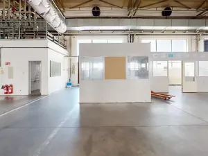 Pronájem skladu, Hradec Králové, Akademika Bedrny, 2586 m2