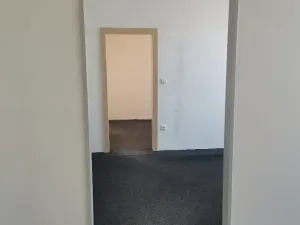 Pronájem kanceláře, Hradec Králové, Vážní, 99 m2