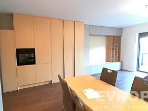 Pronájem bytu 1+kk, Praha, Spojovací, 49 m2