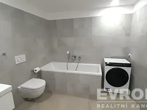 Pronájem bytu 1+kk, Praha, Spojovací, 49 m2