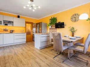 Prodej rodinného domu, Mořina, 320 m2