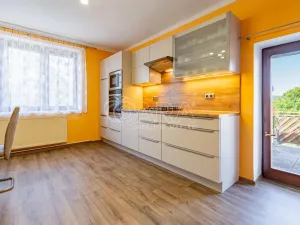 Prodej vícegeneračního domu, Mořina, 320 m2