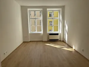 Pronájem bytu 1+kk, Praha - Vinohrady, Bruselská, 33 m2