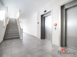 Prodej bytu 2+kk, Praha - Strašnice, Zvěřinova, 75 m2