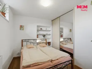 Prodej bytu 3+1, Kněževes, Štrosova, 63 m2