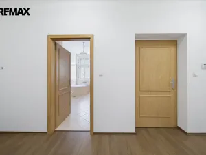 Prodej ubytování, Karlovy Vary, Zámecký vrch, 350 m2