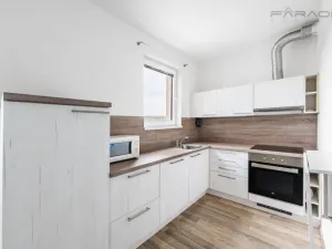 Pronájem bytu 1+kk, Praha - Holešovice, V háji, 31 m2