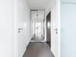 Pronájem bytu 1+kk, Praha - Holešovice, V háji, 31 m2