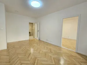 Pronájem bytu 2+1, Praha - Podolí, Podolská, 75 m2