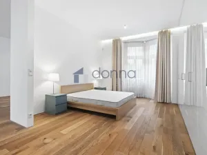 Pronájem bytu 3+kk, Praha, Laubova, 109 m2