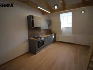 Pronájem bytu 1+kk, Chrastava, náměstí 1. máje, 35 m2