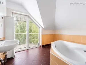 Pronájem rodinného domu, Praha - Březiněves, V pěšinkách, 195 m2