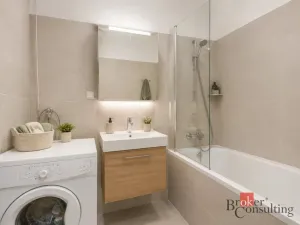 Prodej bytu 2+kk, Praha - Břevnov, Ve Střešovičkách, 44 m2
