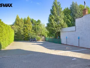 Pronájem garážového stání, Zlín, Santražiny, 12 m2
