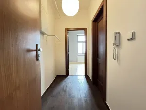 Pronájem bytu 1+1, Praha, Argentinská, 35 m2