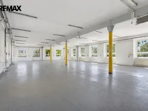 Pronájem výrobních prostor, Aš, Mánesova, 2350 m2