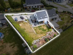 Prodej rodinného domu, Kamenice - Ládví, Lužní, 131 m2