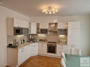 Prodej bytu 2+kk, Karlovy Vary, Libušina, 90 m2