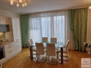 Prodej bytu 2+kk, Karlovy Vary, Libušina, 90 m2