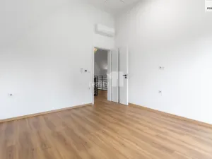 Pronájem rodinného domu, Praha - Benice, 202 m2