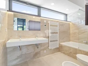 Pronájem rodinného domu, Praha - Benice, 202 m2