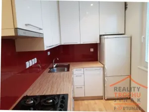 Pronájem bytu 2+1, Hradec Králové, Pod Zámečkem, 55 m2
