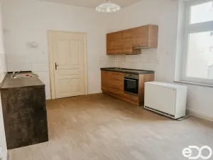 Pronájem bytu 2+1, Jindřichův Hradec, nám. Míru, 97 m2