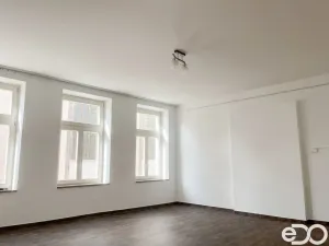 Pronájem bytu 2+1, Jindřichův Hradec, nám. Míru, 97 m2