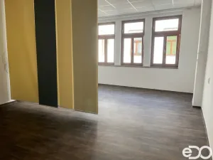 Pronájem bytu 2+1, Jindřichův Hradec, nám. Míru, 97 m2
