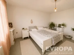 Prodej rodinného domu, Chodová Planá, Sadová, 180 m2