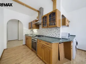 Prodej bytu 2+1, Karlovy Vary - Rybáře, Plešivecká, 64 m2