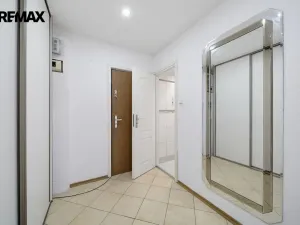 Prodej bytu 2+1, Karlovy Vary - Rybáře, Plešivecká, 64 m2