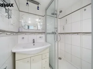 Prodej bytu 2+1, Karlovy Vary - Rybáře, Plešivecká, 64 m2