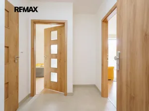 Prodej bytu 2+kk, Jince, Zborovská, 45 m2