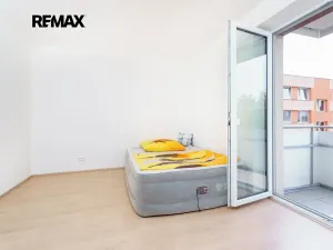 Prodej bytu 2+kk, Jince, Zborovská, 45 m2