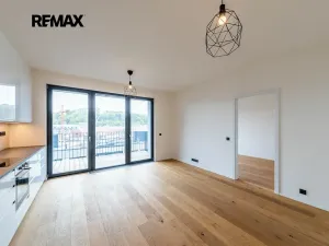 Pronájem bytu 2+kk, Praha - Smíchov, Grafická, 66 m2