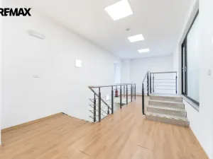 Pronájem obchodního prostoru, Praha - Háje, Hviezdoslavova, 364 m2