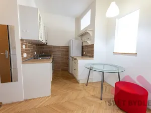 Pronájem bytu 2+1, Praha - Libeň, Sokolovská, 49 m2