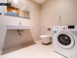 Pronájem bytu 1+kk, Praha - Žižkov, Pitterova, 44 m2