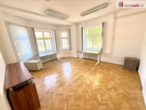 Pronájem kanceláře, Veltrusy, nám. A. Dvořáka, 24 m2