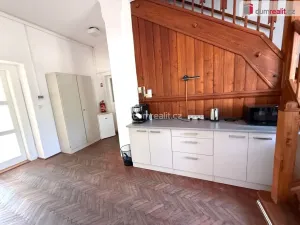 Pronájem kanceláře, Veltrusy, nám. A. Dvořáka, 24 m2