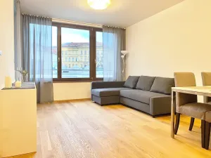 Pronájem bytu 2+kk, Praha - Vysočany, Sokolovská, 50 m2