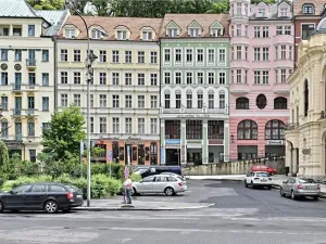 Pronájem obchodního prostoru, Karlovy Vary, Divadelní náměstí, 30 m2