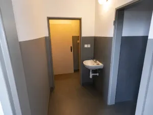 Pronájem obchodního prostoru, Hradec Králové, Panelová, 150 m2
