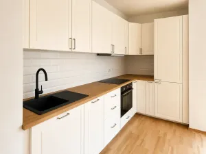 Pronájem bytu 2+kk, Praha - Žižkov, Ke kapslovně, 58 m2