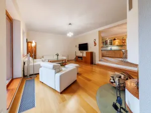 Prodej rodinného domu, Okrouhlá, 310 m2