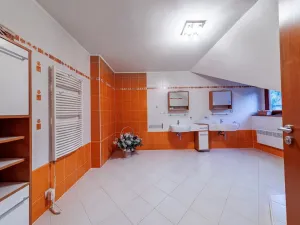 Prodej rodinného domu, Okrouhlá, 310 m2