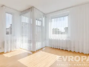 Prodej bytu 3+kk, Praha - Újezd, Pastevců, 70 m2