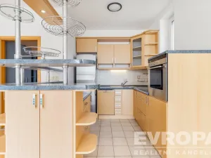 Prodej bytu 3+kk, Praha - Újezd, Pastevců, 70 m2