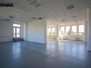 Pronájem kanceláře, Hradec Králové - Věkoše, Akademika Bedrny, 171 m2